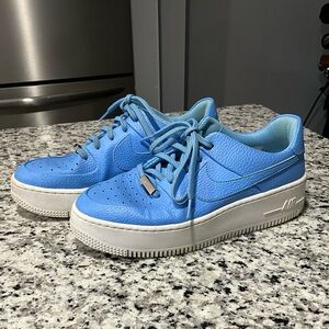 UNIVERSITY BLUE NIKE AIR FORCE 1 SAGE LOW